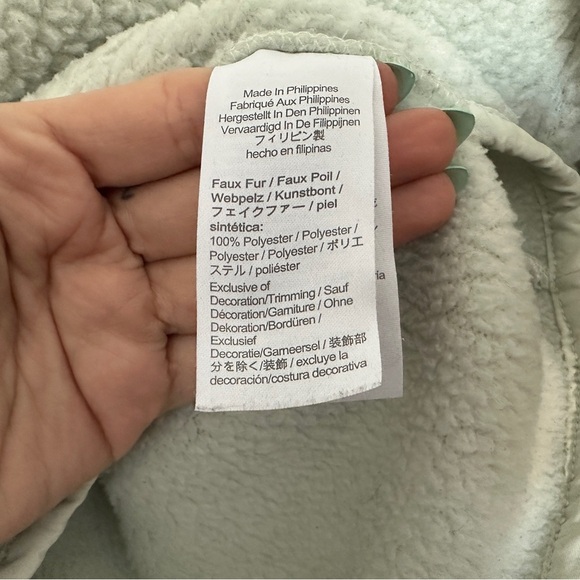 J Crew oversized pastel green half zip up Sherpa| size small - Picture 4 of 5